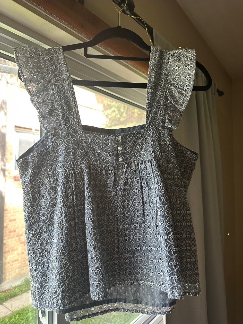 GAP Floral Embroidered Blouse Gray Ladiesโ Size Small (Fits Small/Medium)